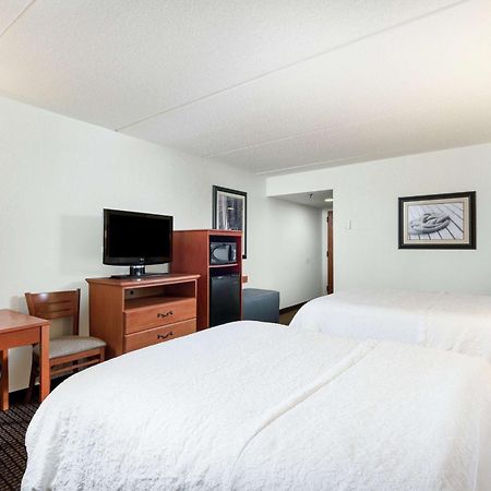 Hampton Inn Морхед-Сити Экстерьер фото