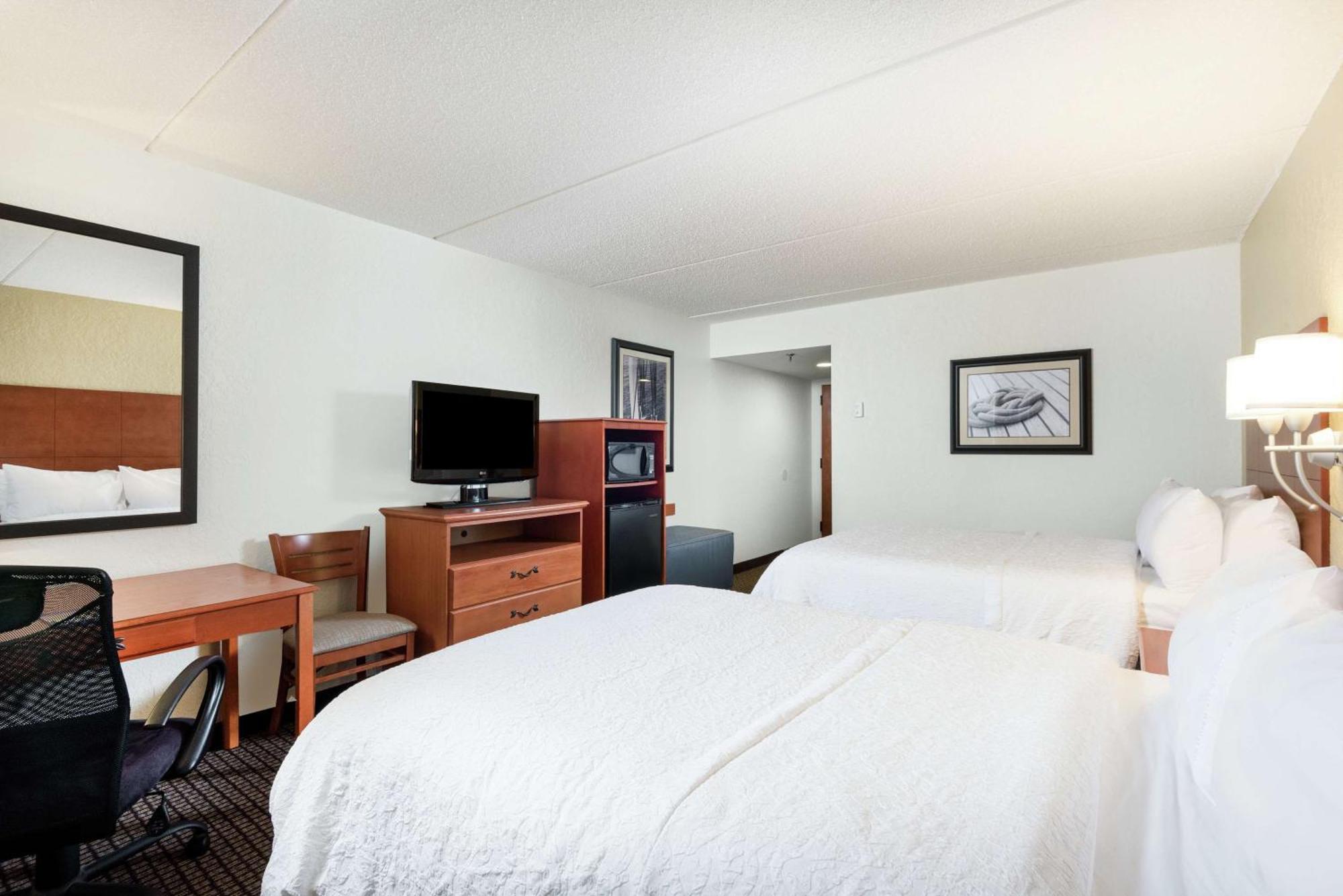 Hampton Inn Морхед-Сити Экстерьер фото