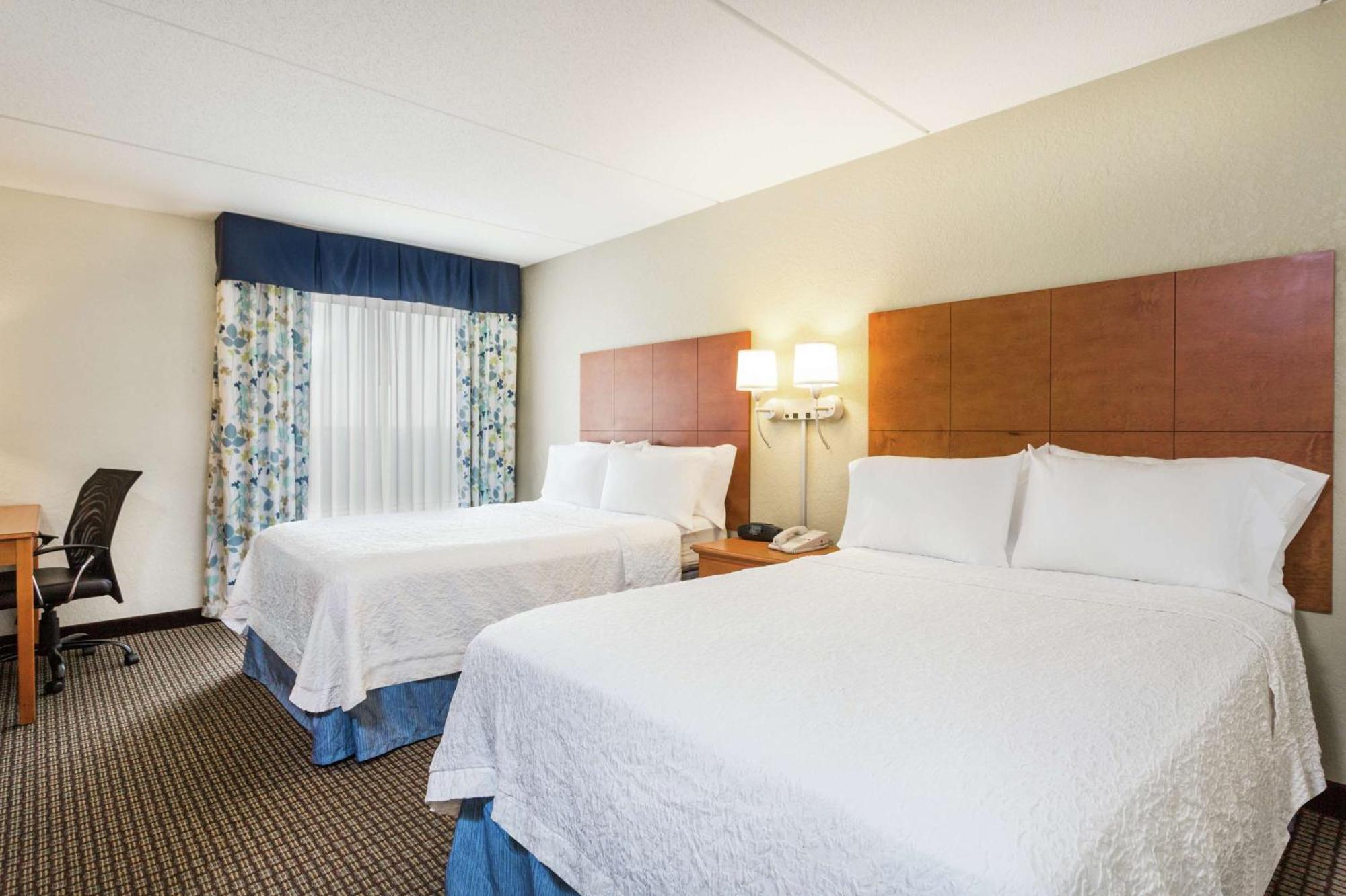 Hampton Inn Морхед-Сити Экстерьер фото