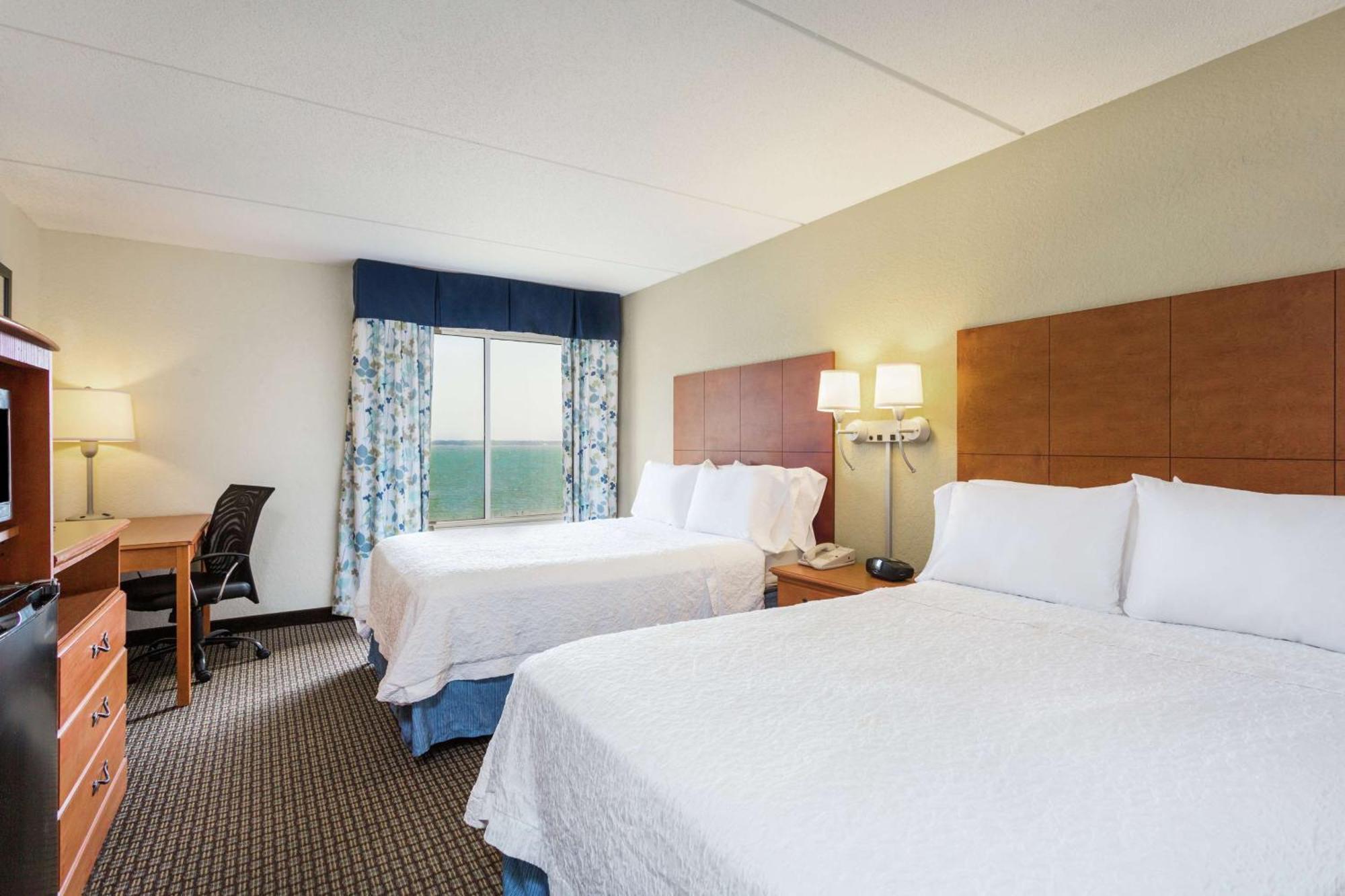 Hampton Inn Морхед-Сити Экстерьер фото