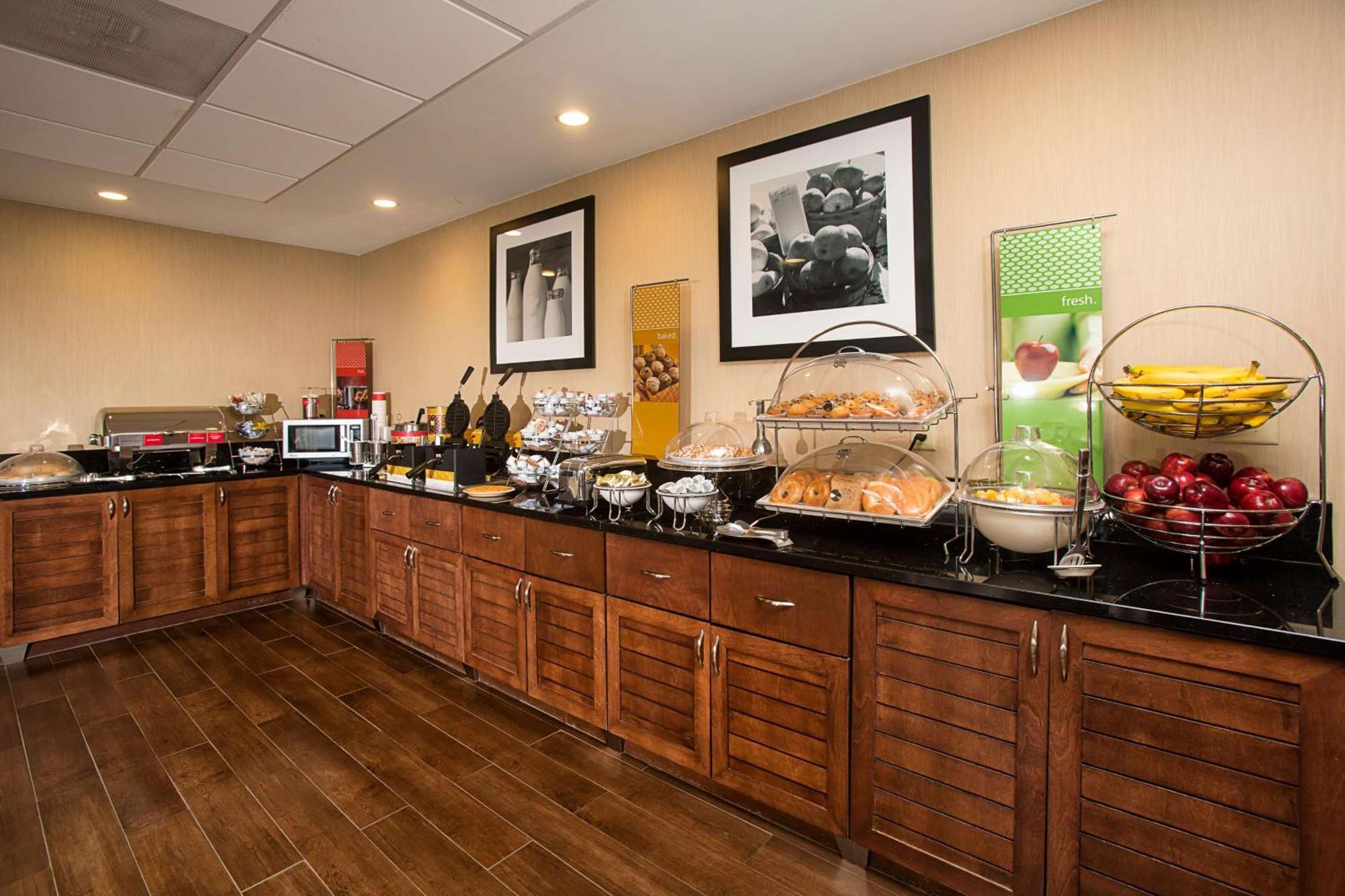 Hampton Inn Морхед-Сити Экстерьер фото