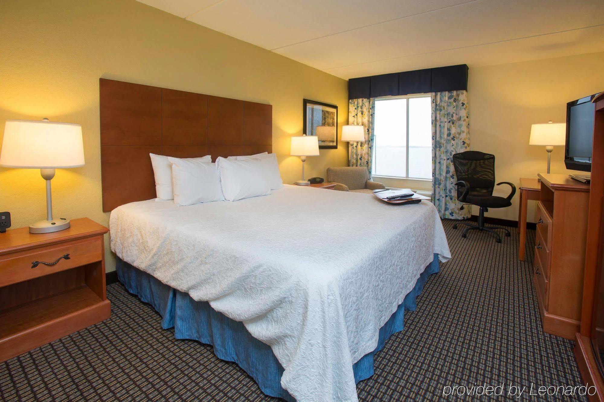 Hampton Inn Морхед-Сити Экстерьер фото