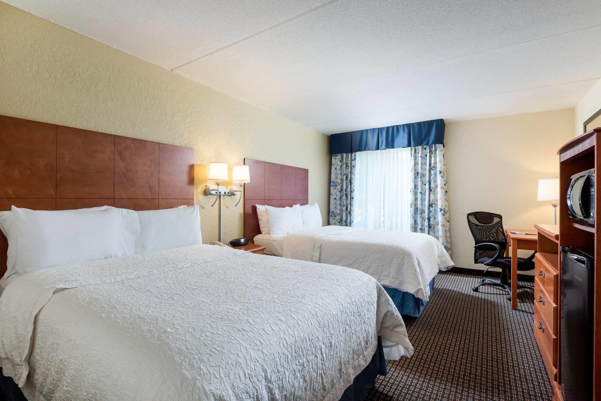 Hampton Inn Морхед-Сити Экстерьер фото