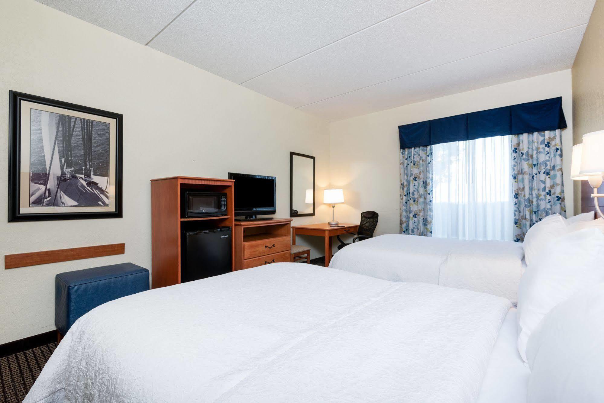 Hampton Inn Морхед-Сити Экстерьер фото